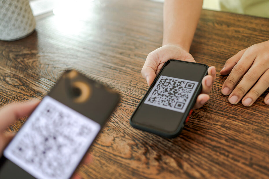 telefono cellulare legge QR code