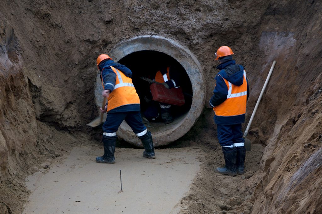 lavoratori accedono a spazio confinato