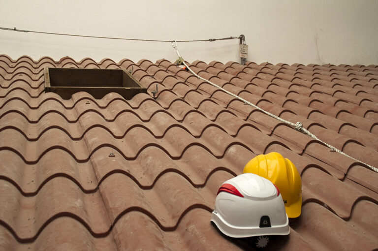 installazione di un tetto finto per esercitazioni